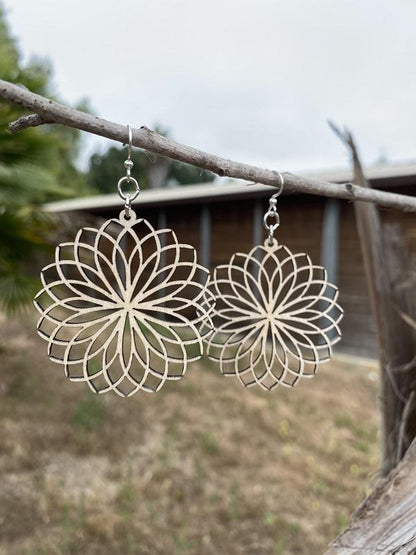🌸 Tipped Petal Flower Earrings - Colorful Circular Blooms